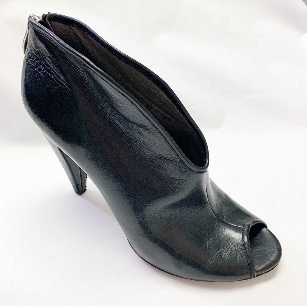Vince Camuto Black 4inch Heel zipper Back V Front